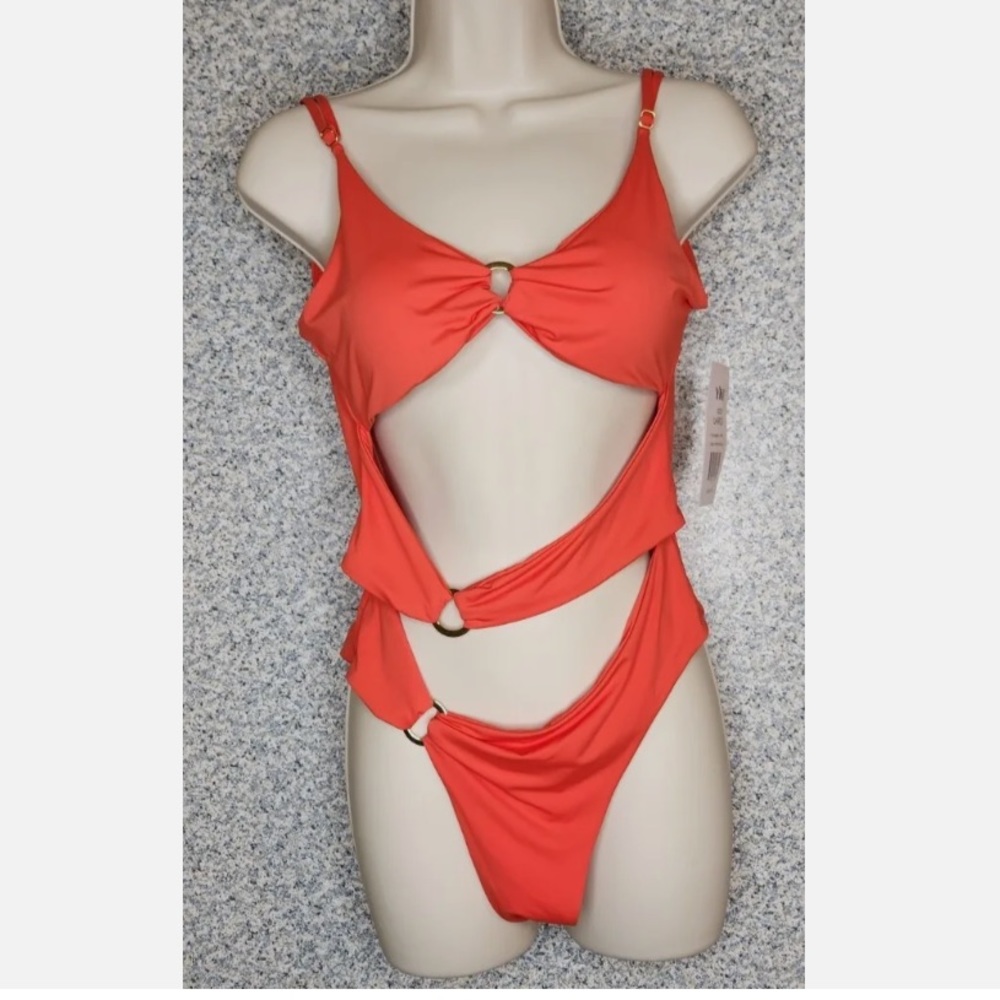 NWT YMI Strappy Cutout 1 Piece Swimsuit Blood Orange Gold Rings Large (MSRP $60)